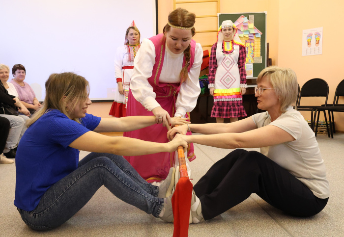 На стажировке в Реже нетрадиционные техники совместили с национальными традициями