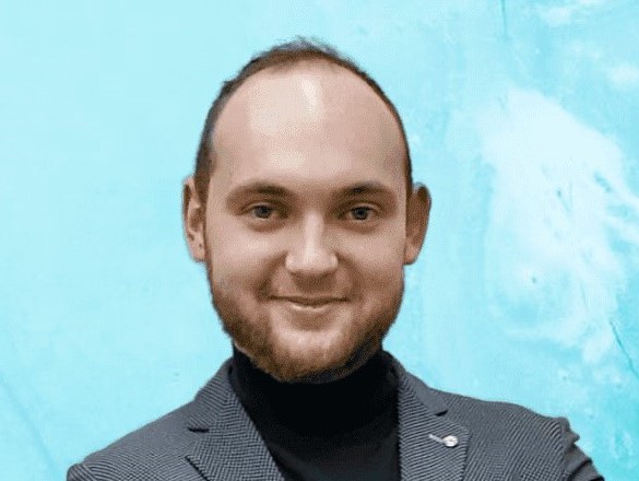 Лучшим молодым педагогом Свердловской области в 2023 году стал Михаил Калимуллин из Новоуральска
