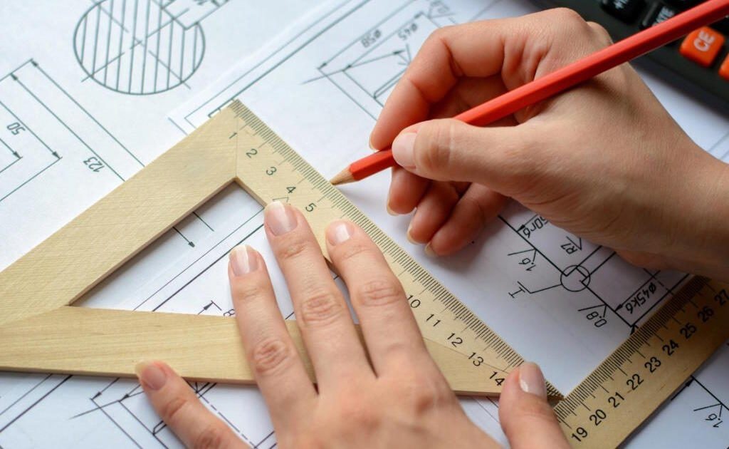ИРО разработал программу повышения квалификации для преподавателей черчения