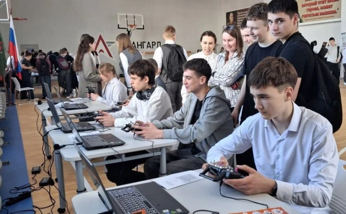 Будущим выпускникам в Первоуральске предложили навигацию по инженерии