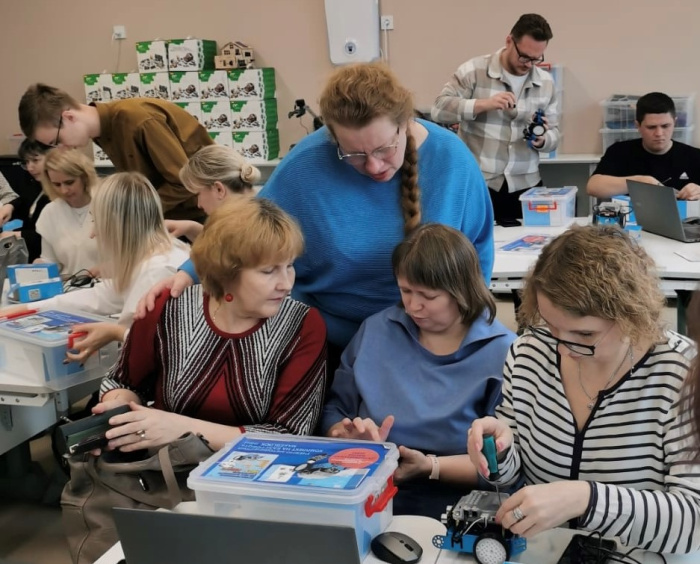 ИРО реализует новую программу для учителей, преподающих модуль «Робототехника»